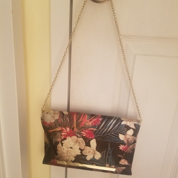 🌺Tropical floral clutch with gold chain strap🌺 - Picture 3 of 5
